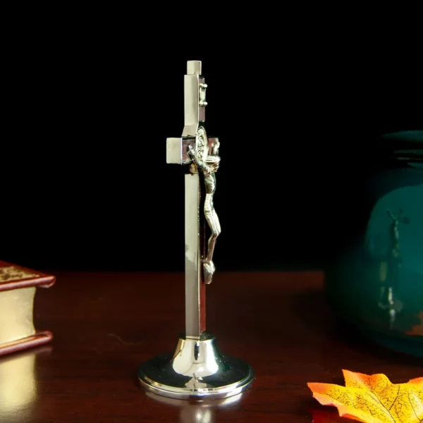 HTISOK – Statue de Crucifix de jésus, croix catholique marron pour personnes âgées, Crucifixion du Christ, église, décoration de Table pour la maison – Image 6