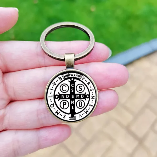 Porte-clés croix Saint benoît pour hommes, Cabochon en verre, pendentif catholique chrétien, porte-clés en métal, cadeau – Image 2
