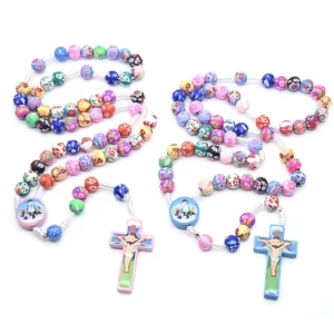 Collier chapelet croix de dessin animé pour enfants, perles irrigation colorées, bijoux catholiques, perles de prière du Saint-Christ, CR032