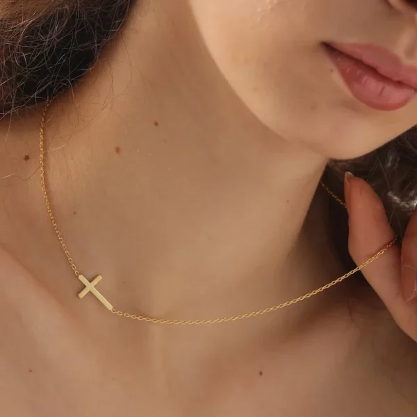 Collier croix latérale, pendentif Crucifix pour femmes, chaîne réglable en acier inoxydable, cadeaux pour mère, femme, amie