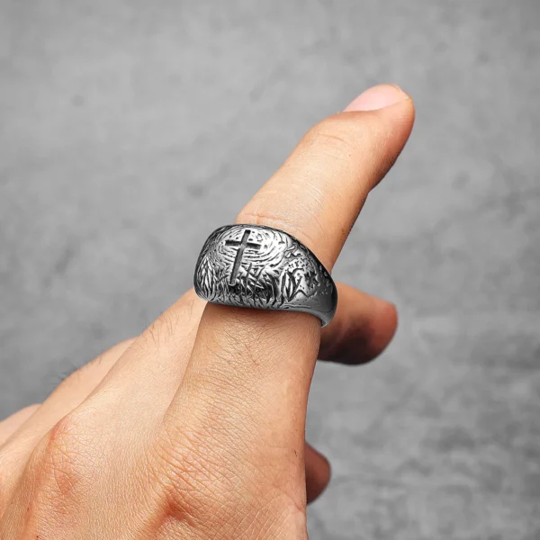 Bagues Vintage en acier inoxydable pour hommes et femmes, amulette de croix chrétienne, bijoux Punk Rock Cool, accessoires de mode, cadeau, vente en gros – Image 11