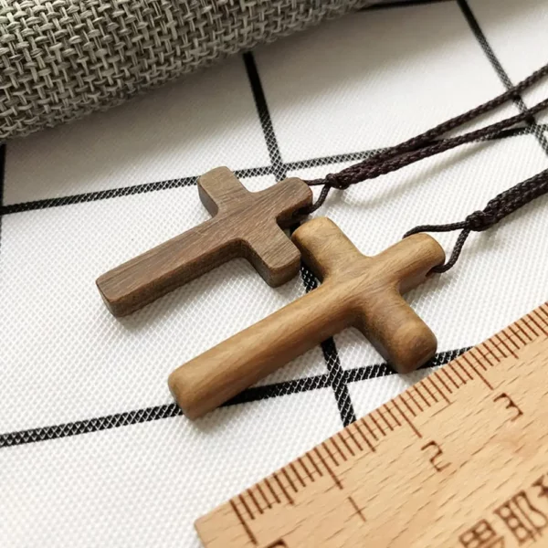 Collier religieux en bois d'ébène naturel, pendentif en bois de santal, croix en bois noir et brun, nouveau Design, cadeau – Image 3