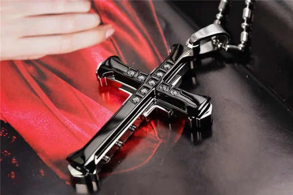 Pendentif croix de jésus en cristal pour homme, couleur or/noir/bleu, zircone, collier, bijoux en acier inoxydable, nouvelle collection 2024 – Image 13
