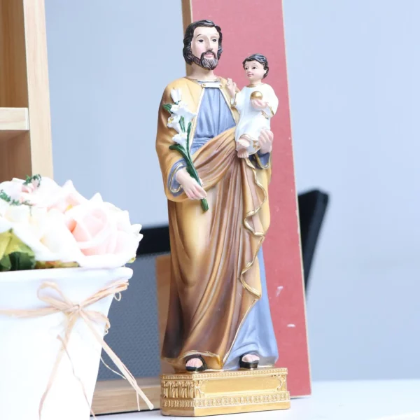 Saint Joseph avec enfant Jésus sur base 8" H Statue en résine Cadeau à collectionner – Image 5