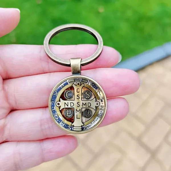 Porte-clés croix Saint benoît pour hommes, Cabochon en verre, pendentif catholique chrétien, porte-clés en métal, cadeau – Image 17
