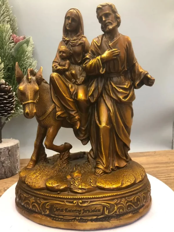 ancienne collection de christianisme catholicisme sculpture en bronze chrétien statue religieuse Madonna marie jésus foi cuivre sainte famille