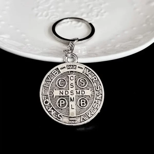 Porte-clés pendentif jésus saint benoît, Vintage, rond, motif Double face, en alliage croisé, accessoires populaires, 1 pièce – Image 3