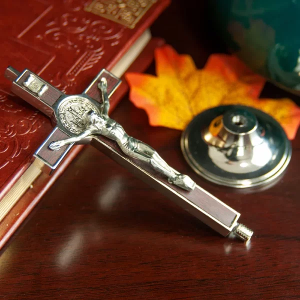 HTISOK – Statue de Crucifix de jésus, croix catholique marron pour personnes âgées, Crucifixion du Christ, église, décoration de Table pour la maison – Image 5